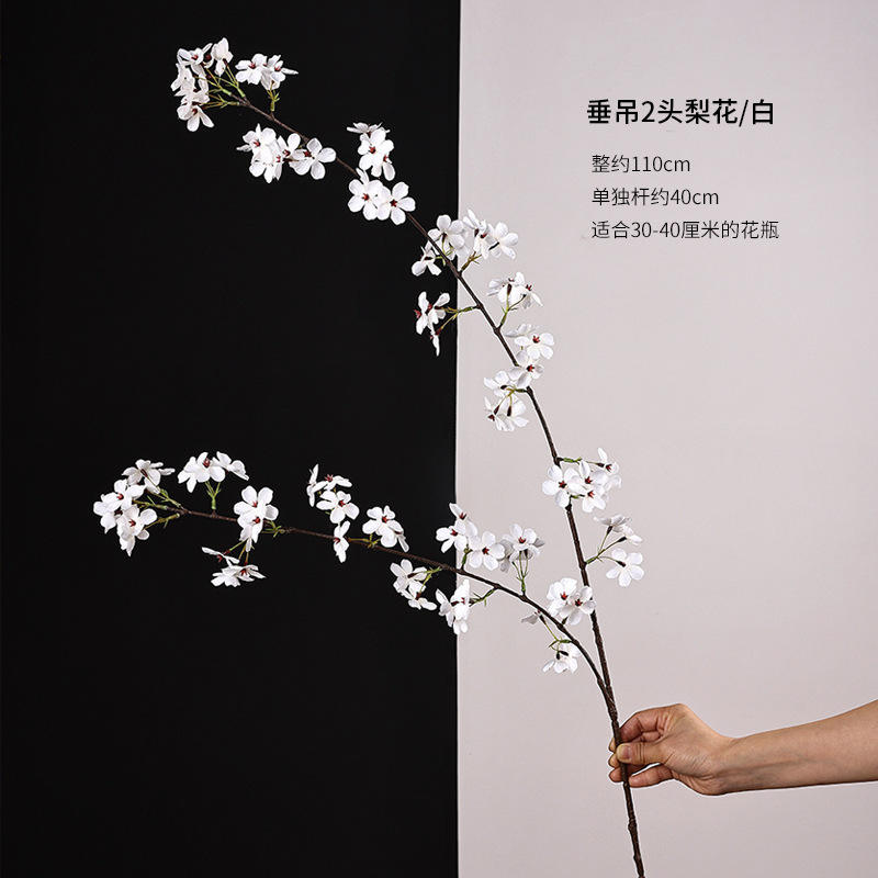 Pendant pear flower/white
