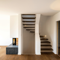 Escalier droit Prima Stair pratique pour hall commercial, avec poteaux en acier inoxydable et marches en marbre