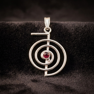 Pendentif Feng Shui en argent avec incrustation de pierre rouge, motif circulaire, breloque en métal - Thème Reiki, décoration intérieure - Product Image 3