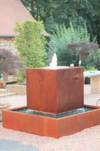 Fuente de Agua con Anillo de Metal de Acero Inoxidable, Escultura Metálica Artesanal - Product Image 2