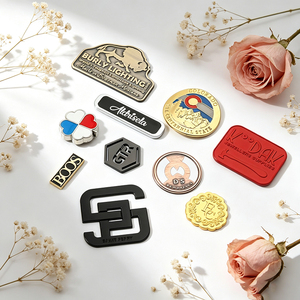 Placa de aleación personalizada con logotipo satinado mate para mochila de lona, marca textil grabada con láser - Product Image 1