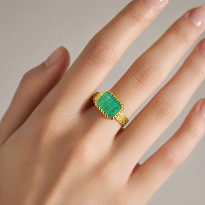 Anello retrò con pietra verde incisa, design con motivo tribale, gioiello alla moda per l'uso quotidiano - Product Image 2