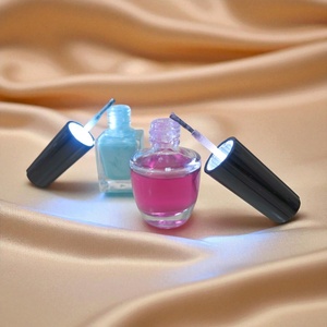 Tapa de esmalte de uñas de lujo con luz LED - Product Image 5