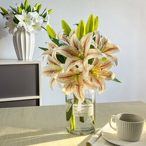 Fleur de lys artificielle Timo à 3 têtes en soie pour la décoration de la maison et des mariages, style luxe léger - Product Image 1