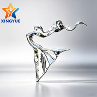 Grande sculpture de danseuse contemporaine en acier inoxydable poli miroir - Art abstrait personnalisé pour les places, les jardins et la décoration d'hôtels