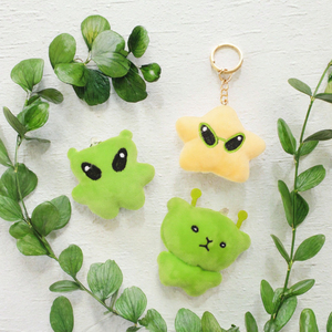 Porte-clés en peluche Aliens en gros, breloques étoiles mignonnes, porte-clés chat Alien vert, pendentifs de sac, cadeaux pour enfants, logo personnalisé, fournisseurs OEM ODM - Product Image 2