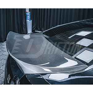 Botas traseras de fibra de carbono CMST Highkick para tapa de maletero Nissan GTR R35 - Product Image 4