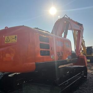 Excavatrice sur chenilles hydraulique Hitachi ZX200 d'occasion, 20 tonnes, modèle 2022, moteur Isuzu, boîte de vitesses, excellent état, godet de 1 m, pompe PLC - Product Image 3