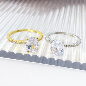Bague de fiançailles ovale en zircone cubique, en laiton rhodié, classique, pour femme, avec sertissage à griffes - Product Image 4