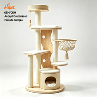 Arbre à chat interactif moderne de luxe en chêne blanc, design peu encombrant, griffoir en bois pour grands chats