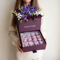 Boîte cadeau en papier vide classique personnalisée avec un design élégant, adaptée à diverses compositions florales et présentations de cadeaux