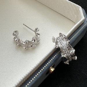 ต่างหูเงินแท้ Wenchi S925 ดีไซน์ขอบกระโปรง ประดับคริสตัลเพทายเต็มวง สไตล์ฝรั่งเศสวินเทจสุดหรูหรา รุ่นจีบคริสตัล - Product Image 4