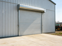 Structure compacte en alliage d'aluminium, design minimaliste, porte enroulable, intégration facile pour les locaux commerciaux à usage mixte