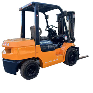 Excellent chariot élévateur d'occasion de 3 tonnes pour Toyota 3 T avec capacité de charge nominale de 4.5m à 3 étages chariot élévateur à combustion interne - Product Image 1