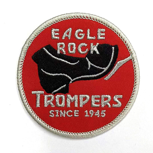 Écusson thermocollant personnalisé avec paillettes et sequins, sans quantité minimale de commande, logo personnalisable, couleur contrastante, brodé - Product Image 1