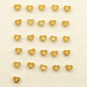 จี้รูปหัวใจ BOYI 26 ตัวอักษร สีพีช หัวใจแบบเจาะรู สแตนเลสสตีลเคลือบสูญญากาศ ไม่ซีดจาง ขัดเงาแบบกระจก สำหรับงาน DIY - Product Image 6