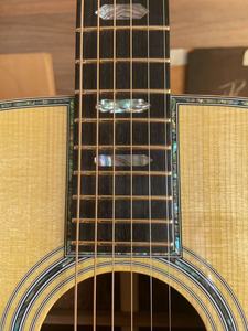 Guitare acoustique JD-960 personnalisée entièrement en bois massif, fabriquée à la main avec du bois d'épicéa de qualité supérieure et du coco polo pour une qualité sonore optimale pour la <span class=keywords><strong>musique</strong></span> - Product Image 3