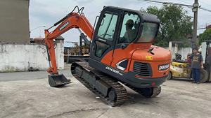 Excavadora de cadenas Doosan DX55-3C de 5 toneladas, miniexcavadora con cazo de excavación y motor para construcción y movimiento de tierras - Product Image 4