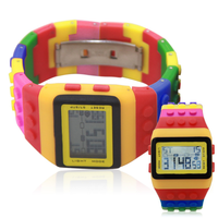 Montre Digitale Rétro en Briques de Construction Style Pixel LCD Mélodie Enfants Étanche Sport Arc-en-ciel