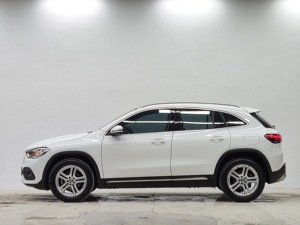 <span class=keywords><strong>Mercedes</strong></span>-Benz GLA180 <span class=keywords><strong>2022</strong></span> : Équipements et Intérieur Luxueux <span class=keywords><strong>SUV</strong></span> avec un intérieur luxueux et sombre - Product Image 6