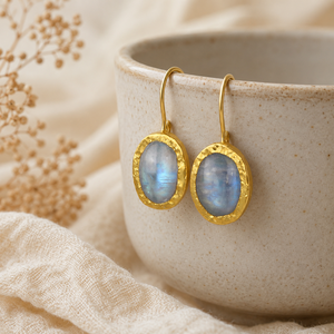 Eleganti Orecchini Pendenti con Perline Color Pietra Lunare, Tono Dorato Scintillante per Donne - Product Image 6