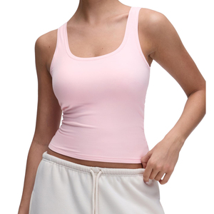 Camiseta sin mangas minimalista con cuello redondo, 100% algodón, tono neutro para mujer, prenda esencial para el armario, versátil para usar todo el año. - Product Image 1
