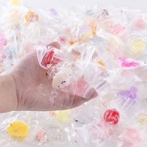 Mini Squishies Taba Mochi à succès – Jouets anti-stress Kawaii en forme d'aliments, idéaux pour les sacs cadeaux de fête, cadeaux d'anniversaire unisexes, anti-stress - Product Image 5