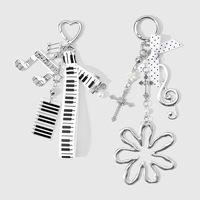 Seri Festival Musik Santai dan Minimalis: Kunci Piano, Not Musik, Polkadot, Pita, Bunga, Salib, Gantungan Kunci, Tas, Liontin