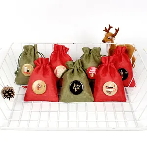 Ready To Ship 10*14Cm Red And Green Burlap Bag Drawstring New Design Badge Christmas Gift Sack For Decoration