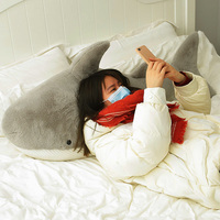 Coussin décoratif en peluche doux, motif requin baleine Kawaii Anime, avec rembourrage en coton PP, écologique, oreilles mobiles