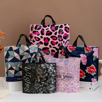 Sac fourre-tout en plastique au design élégant pour les chaînes de supermarchés, logo personnalisé imprimé, sacs de courses personnalisés