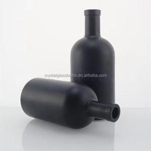 Bouteille à liqueur en verre noir mat avec logo personnalisé, bouteille à whisky noire givrée vide pour l'emballage de la vodka, du gin, <span class=keywords><strong>des</strong></span> <span class=keywords><strong>spiritueux</strong></span> et du vin - Product Image 4