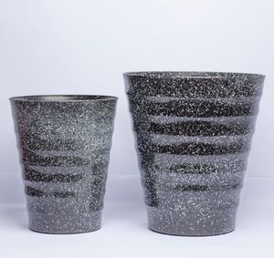 Collection de pots de jardin en plastique en gros du Vietnam, certifiés BSCI, pour balcons, blanches/noires/rouges, petite taille - Product Image 5