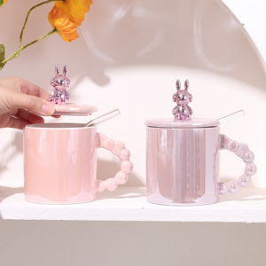 แก้วเซรามิคดีไซน์ 3 มิติ รูปหมีดุและกระต่าย ขนาด 420 มล. แก้วพอร์ซเลนรักษ์โลก พร้อมฝาและหลอดดูด เหมาะสำหรับเป็นของขวัญ ใส่กาแฟหรือสมุนไพร - Product Image 3