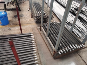 Échangeur de chaleur à serpentin en acier inoxydable sur mesure |   Échangeur de chaleur à ailettes résistant à la corrosion pour environnements difficiles - Product Image 2