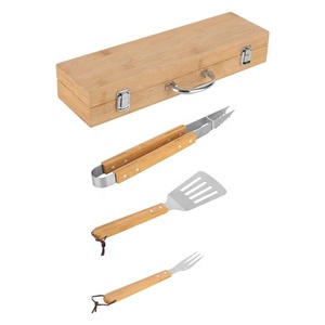 Juego <span class=keywords><strong>de</strong></span> herramientas <span class=keywords><strong>de</strong></span> barbacoa <span class=keywords><strong>de</strong></span> acero inoxidable OEM, <span class=keywords><strong>utensilios</strong></span> <span class=keywords><strong>de</strong></span> jardín para asar y acampar, accesorios <span class=keywords><strong>de</strong></span> madera, <span class=keywords><strong>utensilios</strong></span> <span class=keywords><strong>de</strong></span> barbacoa para acampar - Product Image 2