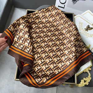 エレガントなサテンシルクスカーフフェザーとベルトプリント付きヴィンテージサテンシルクスカーフ芸術的なフェザーデザイン正方形スカーフ70x70cm - Product Image 6