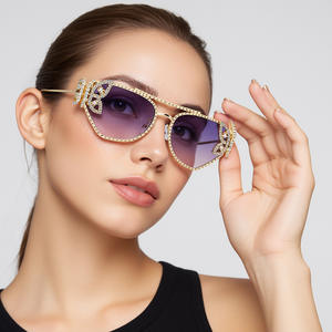 Nuevas Gafas de Sol de Estilo Europeo Americano con Pedrería de Mariposa para Mujer, Protección UV400, Diseño Moderno y Transfronterizo - Product Image 2