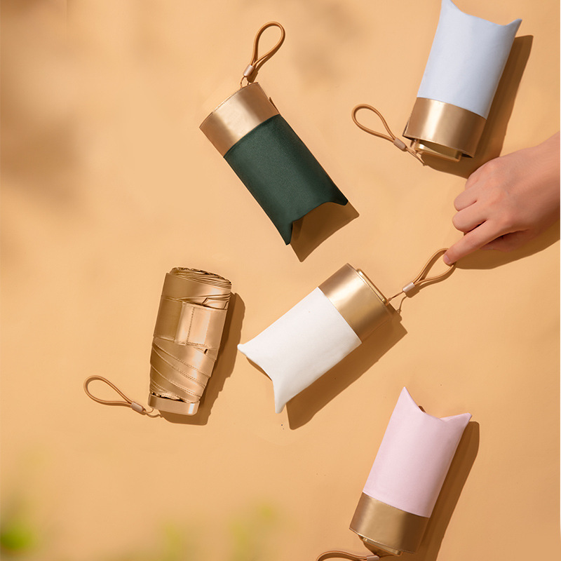 Petit parapluie doré