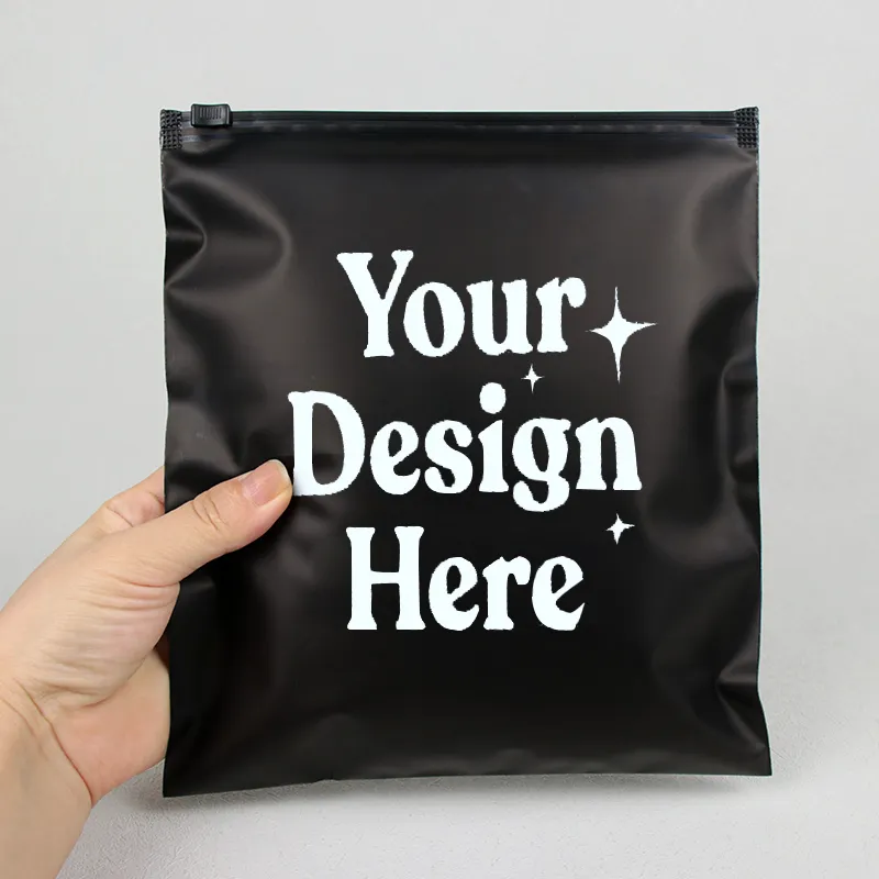 Con Logo borsa con cerniera nera personalizzata per abbigliamento borsa a chiusura lampo in plastica smerigliata per imballaggio di indumenti riutilizzabile