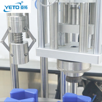 Machine automatique de remplissage et de bouchage de parfum liquide avec plateau tournant rotatif et conception à double tête pour ligne de production de flacons en verre