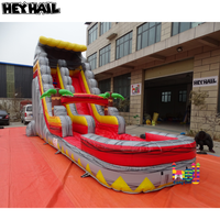 Château gonflable commercial d'extérieur pour enfants et adultes, avec grand toboggan aquatique et piscine, idéal pour les fêtes de garçons et de filles