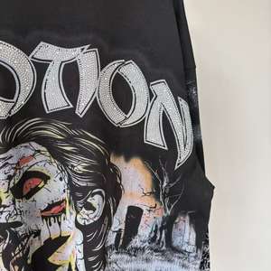 เสื้อยืดแขนยาวทรงหลวมลายกราฟฟิตี้พิมพ์ลายสไตล์อเมริกันเรโทรผสมผสานอารมณ์ - Product Image 5