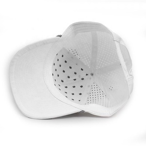 Gorras de golf impermeables de secado rápido de 5 paneles personalizadas, gorra Snapback ajustable Lazer con agujero perforado, gorra de golf azul marino con escritura lateral - Product Image 2