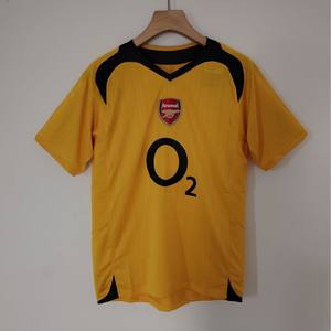 Camisetas de Fútbol Retro del <span class=keywords><strong>Real</strong></span> <span class=keywords><strong>Madrid</strong></span> y del Arsenal para Todas las Temporadas, Diseño Bordado de Manga Corta, Poliéster - Product Image 1