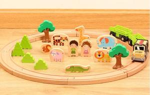 Il popolare treno educativo di 32 pezzi di animali della giungla in legno traccia il treno giocattolo e la costruzione di automobili per bambini - Product Image 3