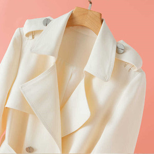 Cappotto <span class=keywords><strong>Trench</strong></span> <span class=keywords><strong>Beige</strong></span> di Alta Qualità, Nuovo Modello 2025, Lunghezza Media, Effetto Ringiovanente, Elegante e Raffinato, con Laccetti, per <span class=keywords><strong>Donna</strong></span> - Product Image 3