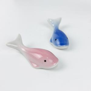 Set de Regalo de Boda: 2 Pares de Palillos de Madera, 2 Soportes de Cerámica con Forma de Ballena, Ecológicos, Modernos y de Lujo, en Caja de Madera Azul y Rosa, para Él y Ella - Product Image 2