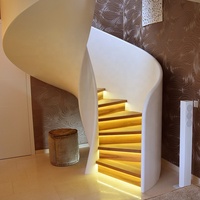 Escalier incurvé CBMmart avec main courante en bois de luxe et marches en marbre et quartz