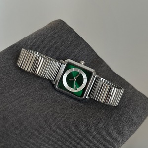 <span class=keywords><strong>Orologio</strong></span> Vintage Ieke da <span class=keywords><strong>Donna</strong></span> Minimalista con Elegante Cinturino in Acciaio Inossidabile <span class=keywords><strong>Dorato</strong></span> e Quadrante Quadrato Piccolo ed Elegante - Product Image 4